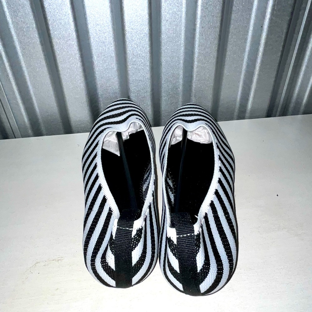 Zebra stripe black and white flats